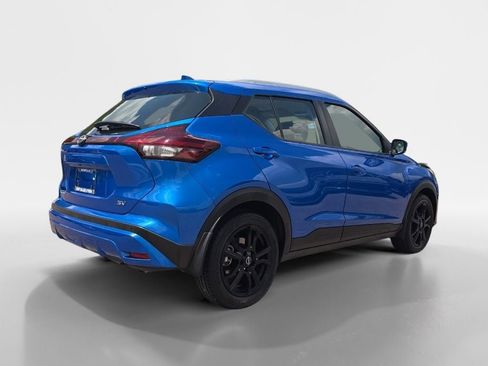 Used 2023 Nissan Kicks SV image 3