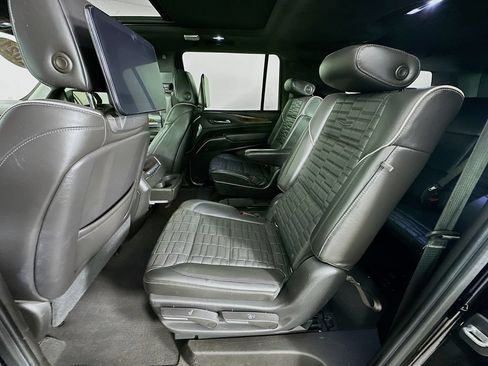 Used 2021 Cadillac Escalade ESV Premium Luxury Platinum AWD/4WD image 33