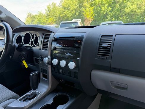 Used 2010 Toyota Tundra 4x4 CrewMax image 20