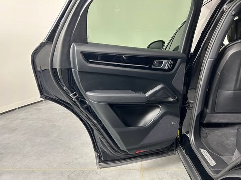 Certified 2020 Porsche Cayenne AWD/4WD image 28