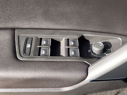 Used 2020 Volkswagen Tiguan SE w/ Panoramic Sunroof Package image 28