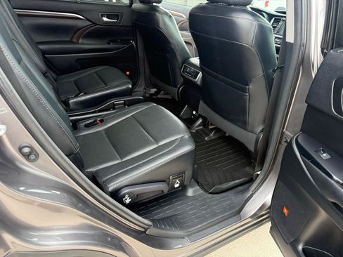 Used 2015 Toyota Highlander Limited AWD/4WD image 18