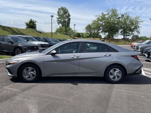 Certified 2024 Hyundai Elantra SE FWD image 6