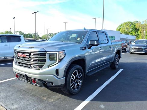 Used 2024 GMC Sierra 1500 AT4 w/ Technology Package AWD/4WD image 3