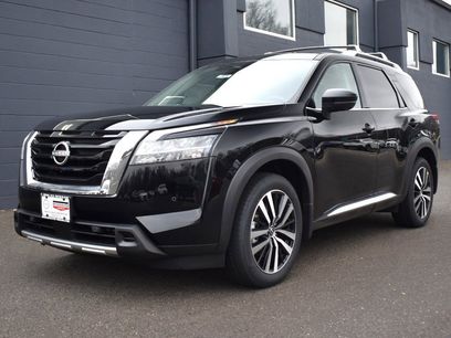 New 2025 Nissan Pathfinder Platinum w/ Cargo Package