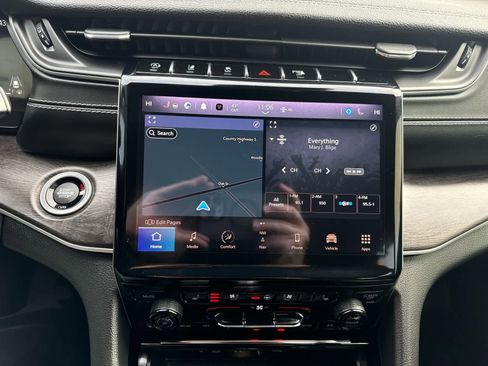 Used 2023 Jeep Grand Cherokee L Limited w/ Luxury Tech Group II image 24