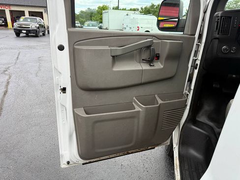 Used 2019 Chevrolet Express 2500 w/ Driver Convenience Package RWD image 20