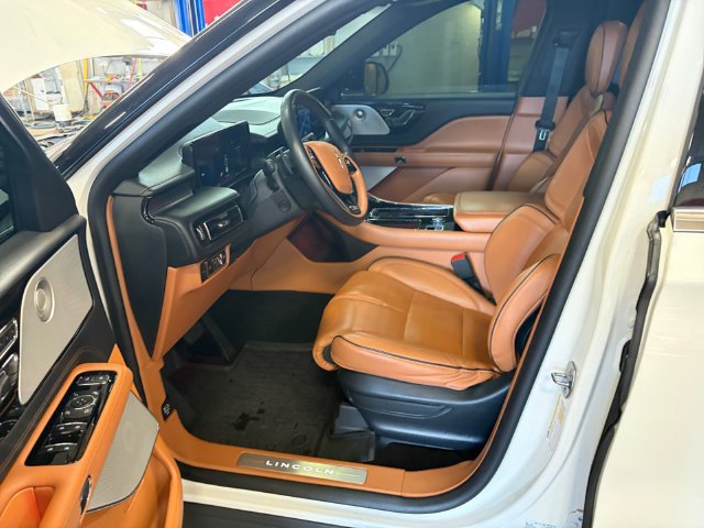 Used 2025 Lincoln Aviator Black Label AWD/4WD image 27