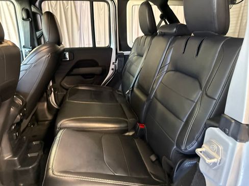 Used 2023 Jeep Wrangler Unlimited Sahara w/ Cold Weather Group AWD/4WD image 18