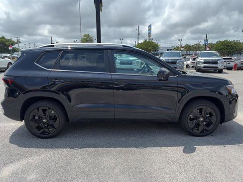 New 2026 Volkswagen Taos SE FWD image 4