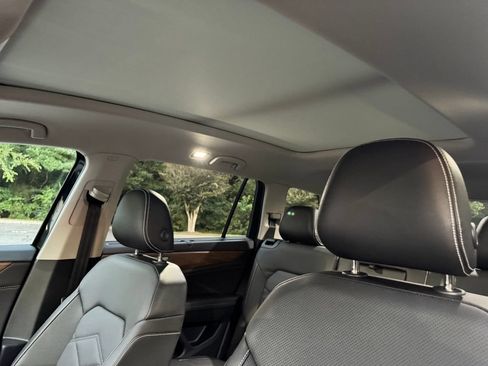 Used 2025 Volkswagen Atlas SE FWD image 14