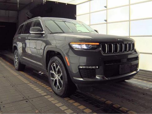 Used 2023 Jeep Grand Cherokee L Limited image 4