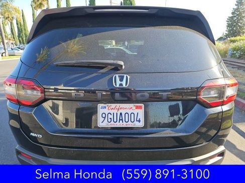 Used 2023 Honda Pilot LX image 3