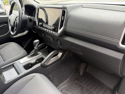 Used 2025 Nissan Frontier SV RWD image 16