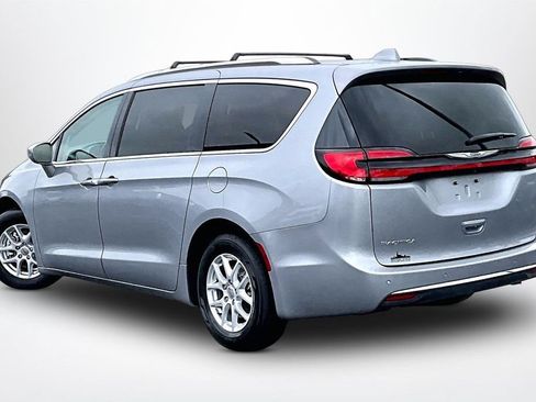 Used 2021 Chrysler Pacifica Touring-L FWD image 5