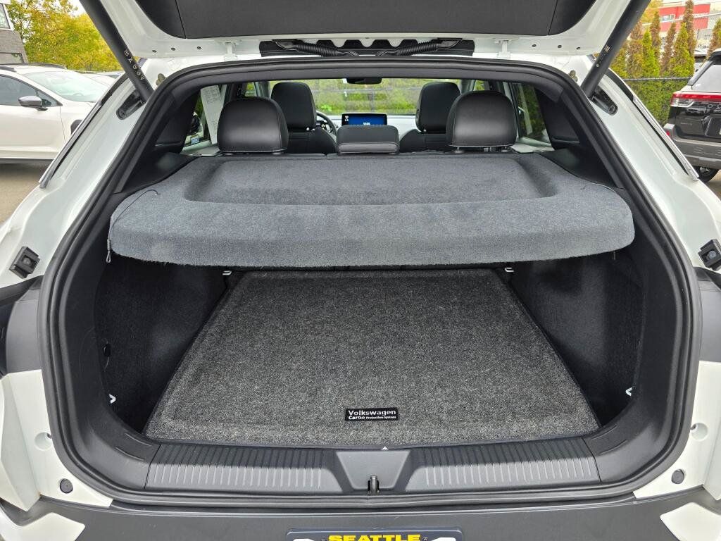 Used 2023 Volkswagen ID.4 Pro S Plus AWD/4WD image 16