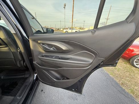 Used 2024 GMC Terrain SLT image 20