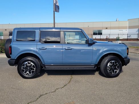 Used 2025 Ford Bronco Outer Banks image 3