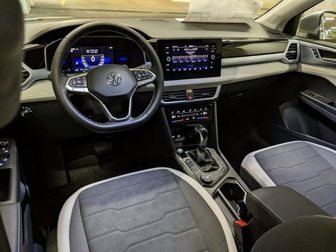 New 2026 Volkswagen Taos SE image 12