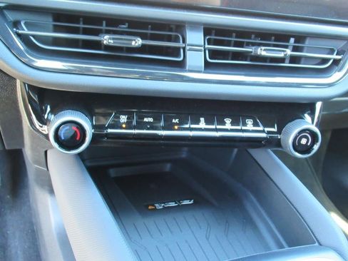 New 2025 Chevrolet Equinox EV RS image 29