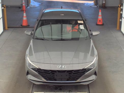 Used 2023 Hyundai Elantra SEL w/ Convenience Package image 2