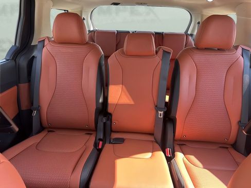 Used 2024 Kia Carnival SX Prestige image 13