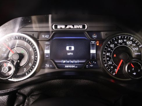 Used 2019 RAM 1500 Laramie AWD/4WD image 4