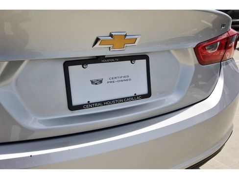 Used 2017 Chevrolet Malibu LT FWD image 29