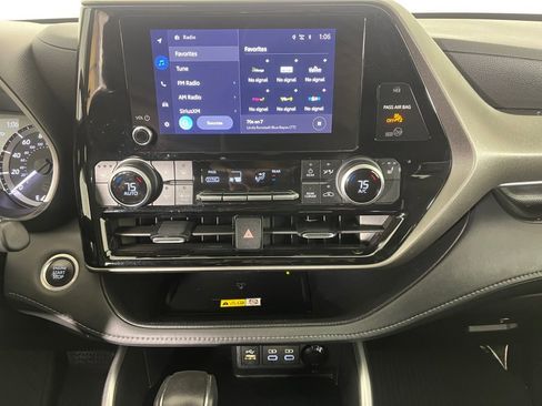 Used 2024 Toyota Highlander XLE image 21