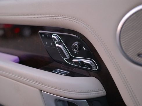 Used 2020 Land Rover Range Rover HSE image 12