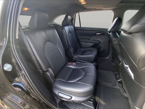 Used 2023 Toyota Highlander XLE FWD image 20