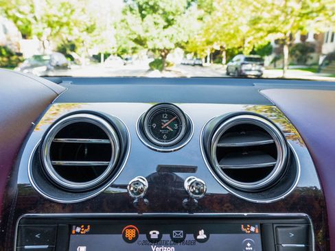 Used 2019 Bentley Bentayga image 79