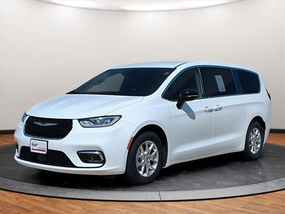 Used 2024 Chrysler Pacifica Touring-L