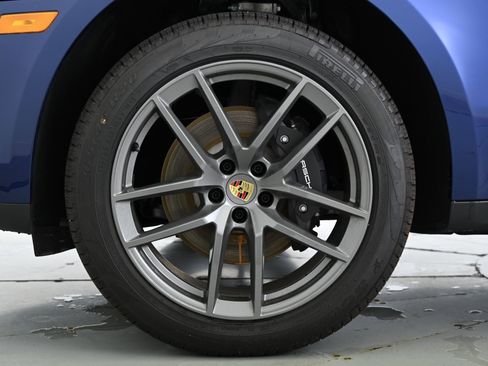 Certified 2025 Porsche Macan image 15