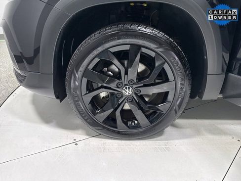 Used 2023 Volkswagen Taos SE w/ Black Wheel Package image 6