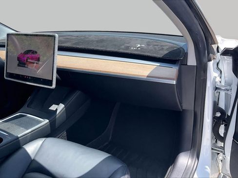 Used 2023 Tesla Model 3 Standard Range RWD image 16