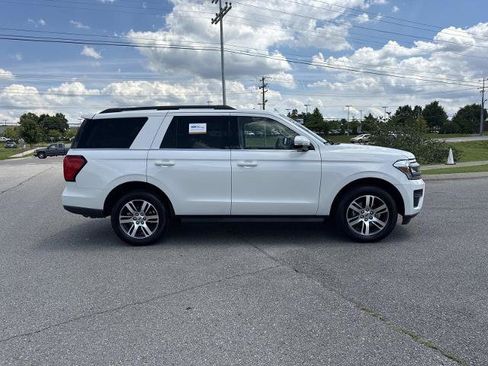 Certified 2024 Ford Expedition XLT RWD image 4