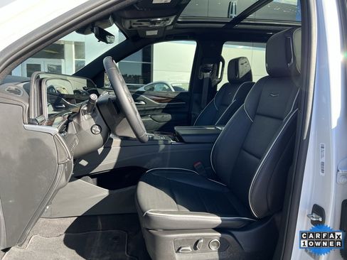 Used 2024 Cadillac Escalade Premium Luxury image 2