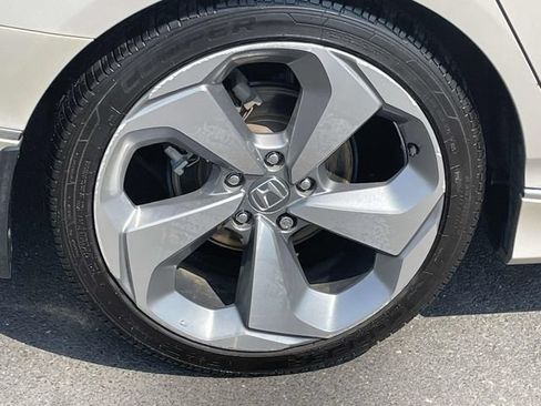 Used 2018 Honda Accord Touring image 8