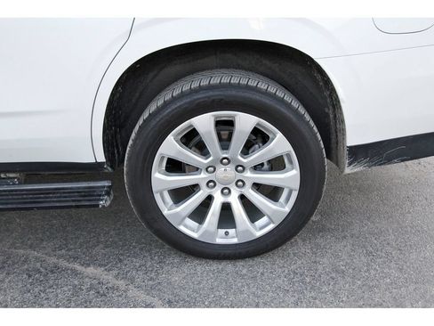Used 2024 Chevrolet Tahoe Premier w/ Premium Package RWD image 31