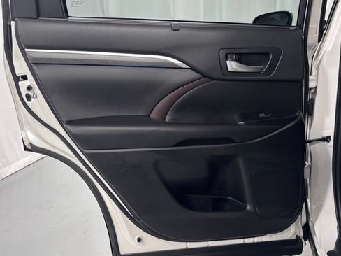 Used 2019 Toyota Highlander Limited AWD/4WD image 23