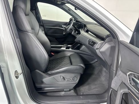 Used 2022 Audi e-tron S Prestige w/ Prestige Package image 27