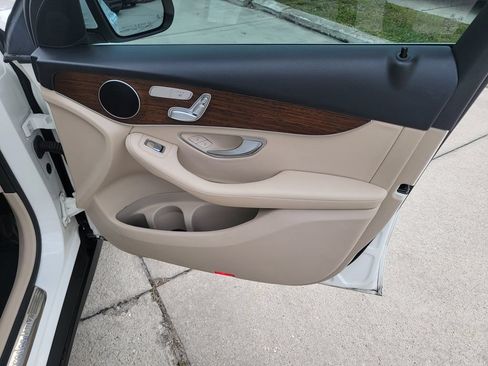 Used 2022 Mercedes-Benz GLC 300 4MATIC image 13