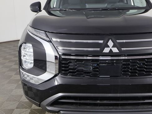 New 2026 Mitsubishi Outlander ES image 12