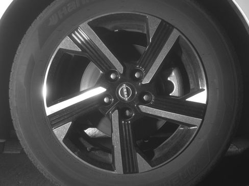 Used 2025 Nissan Sentra SV FWD image 13