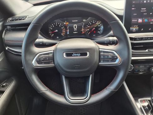 Used 2025 Jeep Compass Trailhawk AWD/4WD image 23