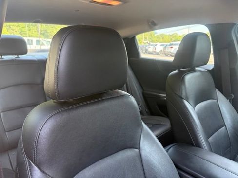 Used 2018 Chevrolet Malibu LT w/ Leather Package FWD image 28