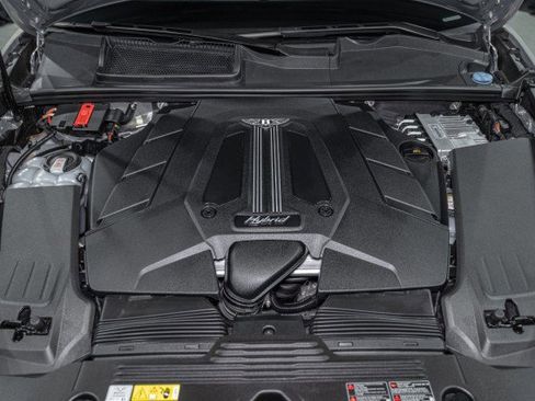 Used 2023 Bentley Bentayga Plug-In Hybrid image 24