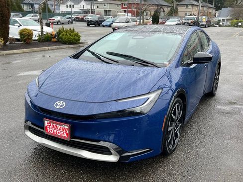 Used 2025 Toyota Prius XSE image 4