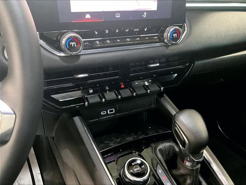 Used 2024 GMC Canyon Elevation w/ Convenience Package image 25